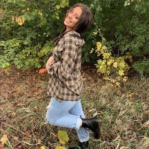 Meet your Posher, Emelia